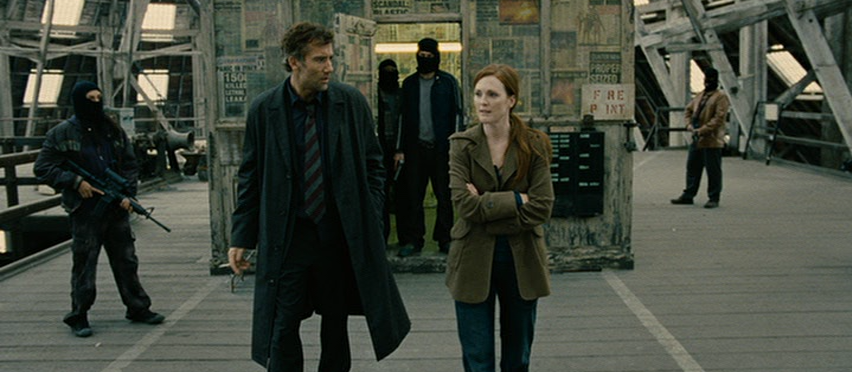 Clive Owen as Theo and Julianna Moore as Julian